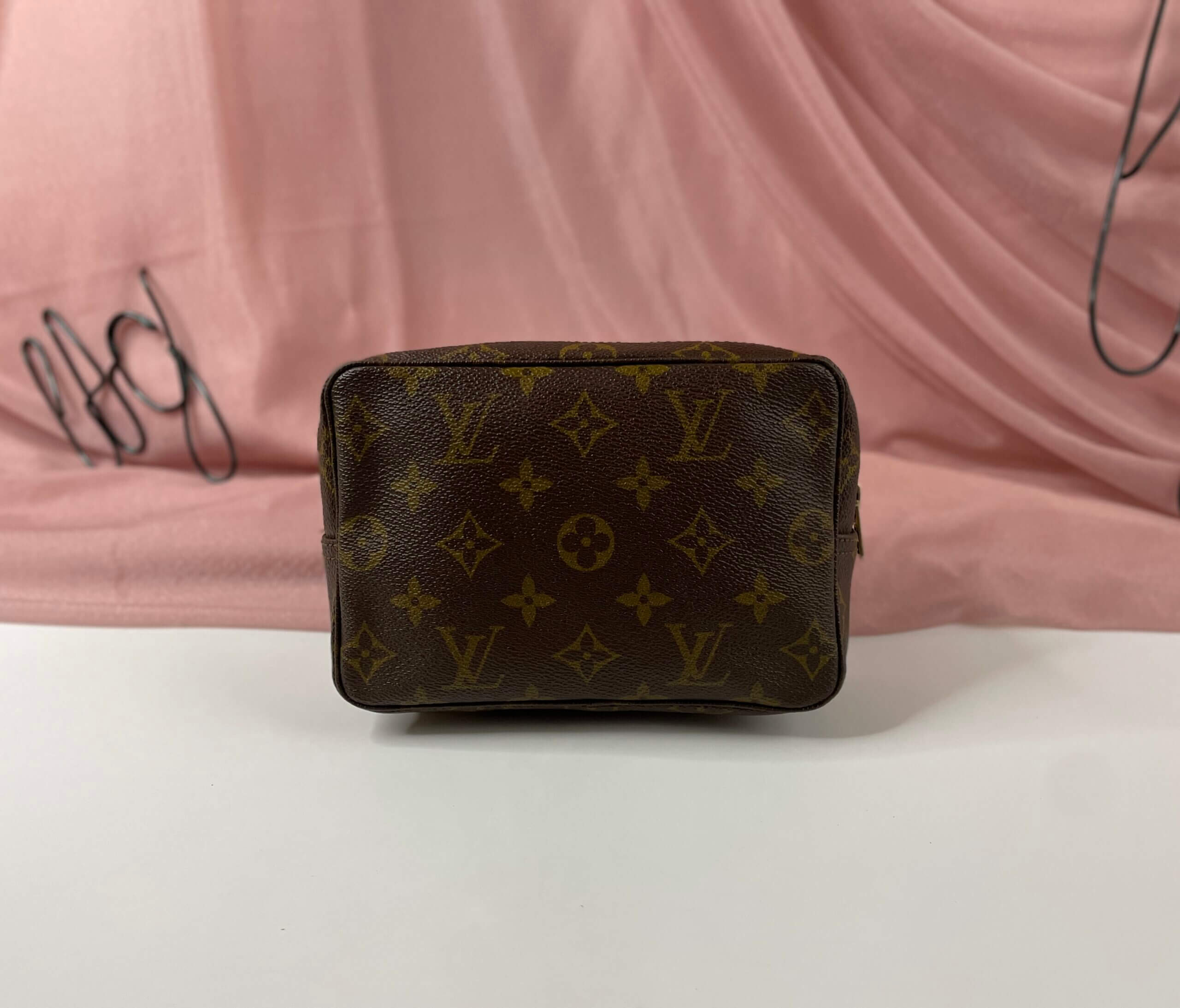 Louis Vuitton Trousse 18 What's in my bag 